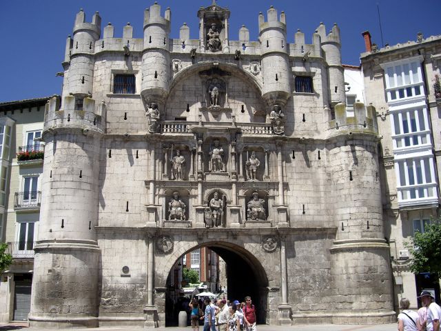 que ver en Burgos en un dia - Arco de Santa María