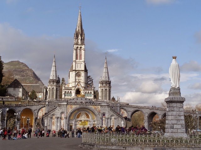 Qué visitar en Lourdes, entre lo religioso y lo comercial